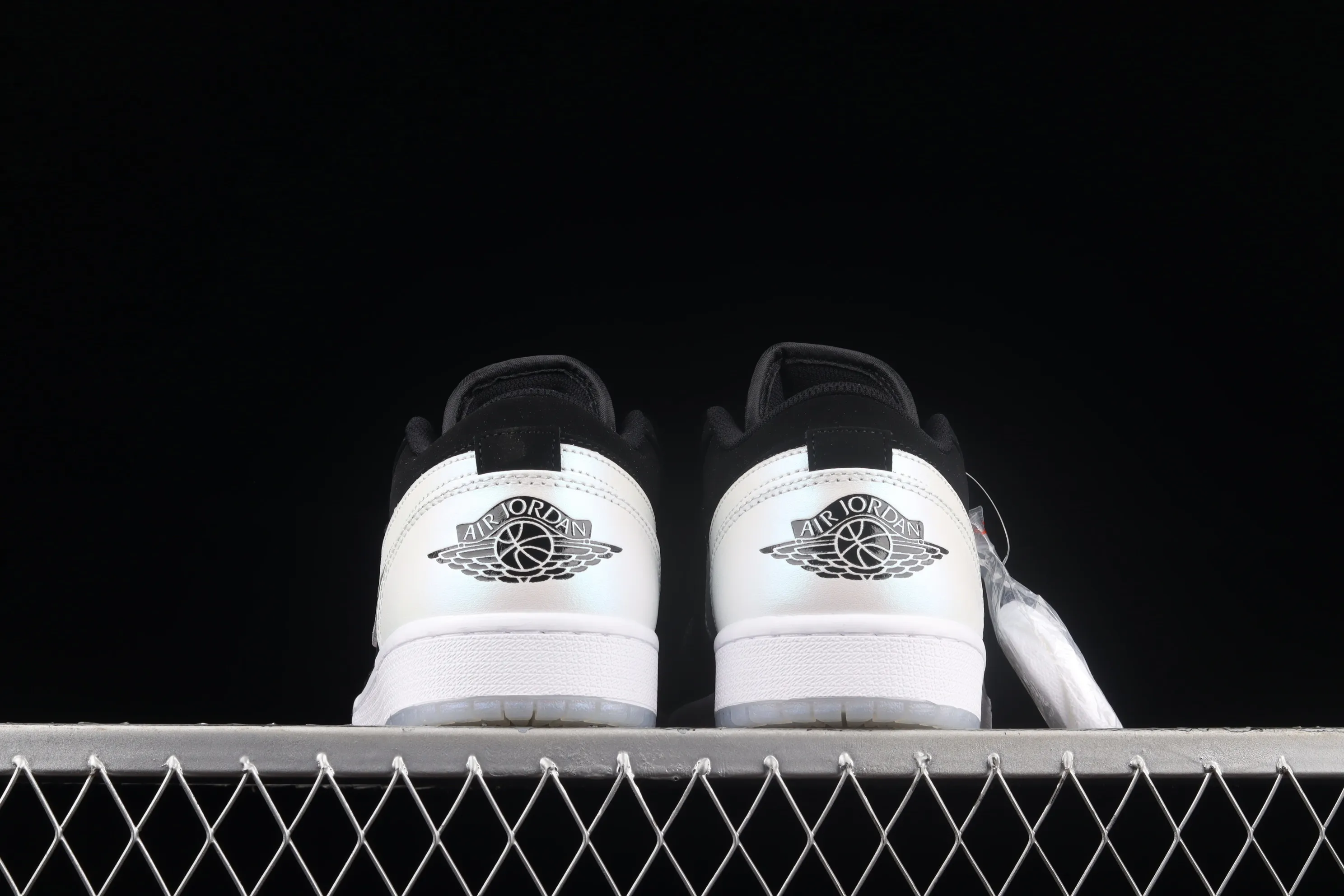 All categories Air Jordan Jordan series basketball shoes Air Jordan 1 Low Air Jordan 1 AJ1 Joe 1 black and white laser low-top retro cultural basketball shoes DH6931-001